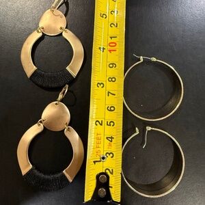 2 pair of earrings gold
